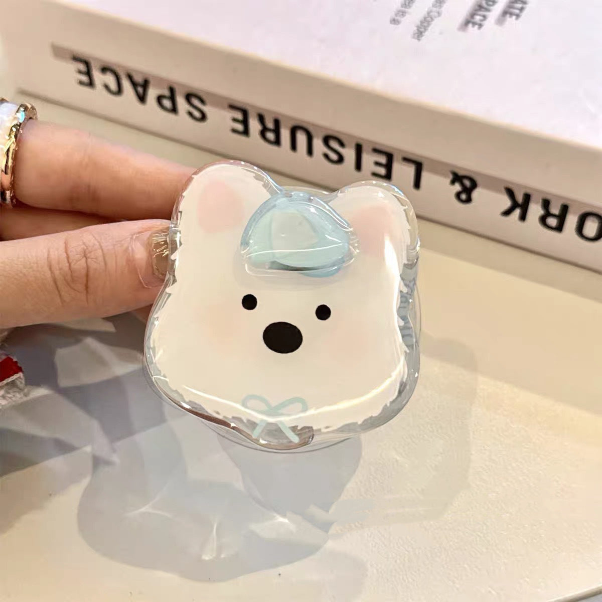 Cute Rotating Star-Wing MagSafe Stand — Strong Magnetic Adhesion & Portable