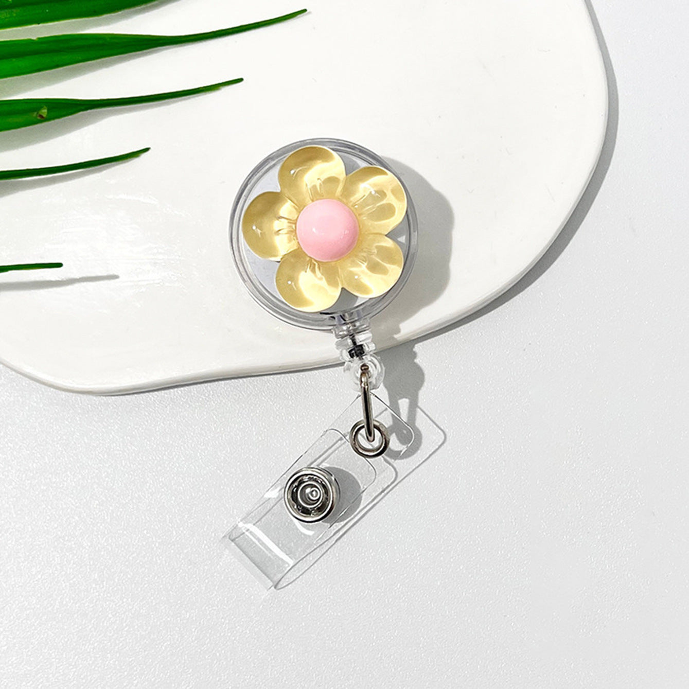 Flower-Themed Retractable Badge Reel with Belt Clip — Durable, Anti-Loss ID Holder for Doctors & Nurses — Self-Retracting Badge Clip